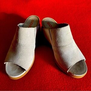 SOREL Sz 7.5 Joanie II Slip On Suede Nubuck Slide Wedges in Dove Colourway Shoes